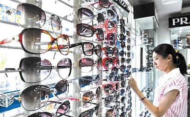 一副眼鏡的身價暴增之旅 從145元成本到916元售價的背后邏輯